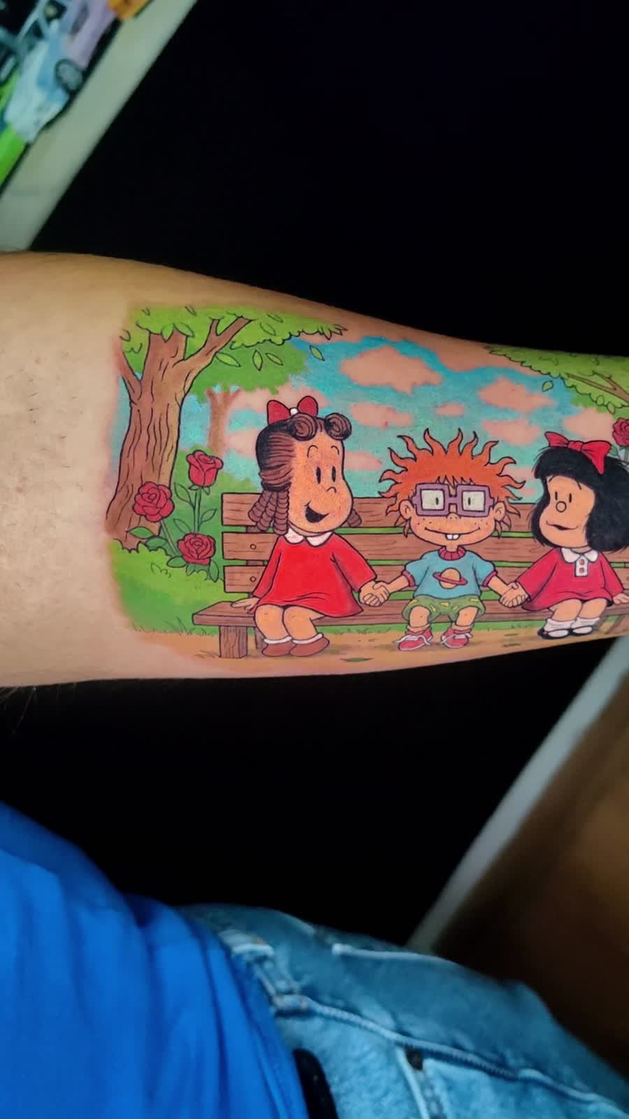 Tatuaje de caricaturas a color realizado por Vidal